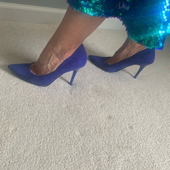 Sequin gown with matching blue suede shoes - Picture 9 of 9